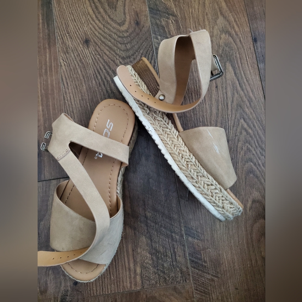 Tan Wedge